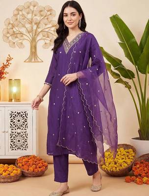 Women Ethnic Motifs Regular Kurta with Trousers & With Dupatta 6