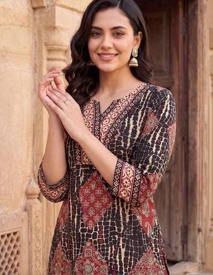 Women Ethnic Motifs Printed Regular Pure Cotton Kurta with Trousers 2