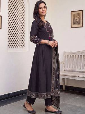 Women Ethnic Motifs Embroidered Regular Thread Work Pure Cotton Kurta with Trousers & With Dupatta 3
