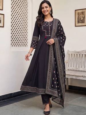 Women Ethnic Motifs Embroidered Regular Thread Work Pure Cotton Kurta with Trousers & With Dupatta 6