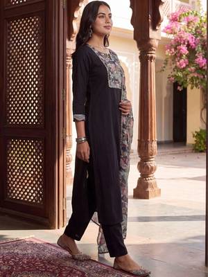 Women Floral Regular Thread Work Kurta with Trousers & With Dupatta 3