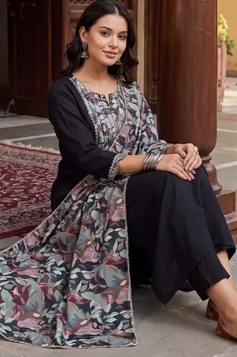 Women Floral Regular Thread Work Kurta with Trousers & With Dupatta