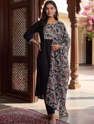 Women Floral Regular Thread Work Kurta with Trousers & With Dupatta 6
