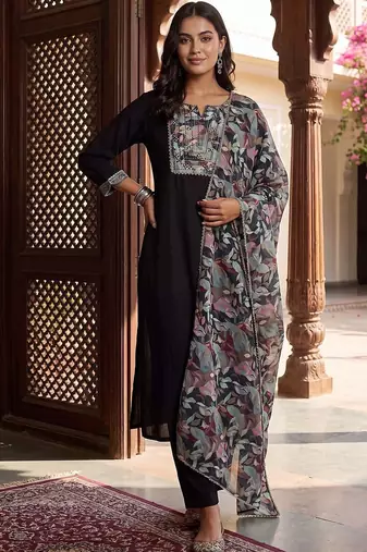 Women Floral Regular Thread Work Kurta with Trousers & With Dupatta