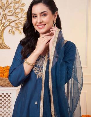 Women Ethnic Motifs Embroidered Regular Thread Work Kurta with Trousers & With Dupatta 2