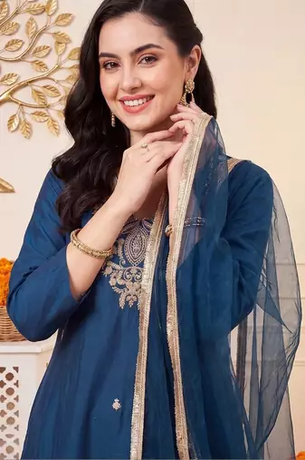 Women Ethnic Motifs Embroidered Regular Thread Work Kurta with Trousers & With Dupatta