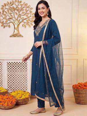 Women Ethnic Motifs Embroidered Regular Thread Work Kurta with Trousers & With Dupatta 3