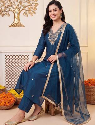 Women Ethnic Motifs Embroidered Regular Thread Work Kurta with Trousers & With Dupatta 5