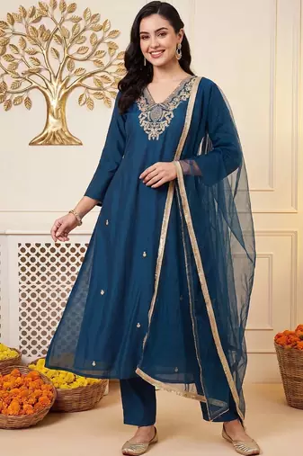 Women Ethnic Motifs Embroidered Regular Thread Work Kurta with Trousers & With Dupatta