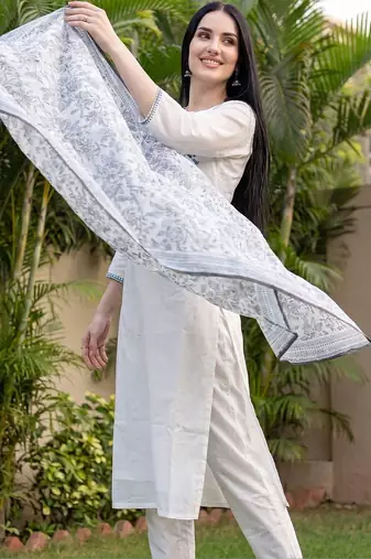 Women Ethnic Motifs Embroidered Regular Thread Work Pure Cotton Kurta with Trousers & With Dupatta