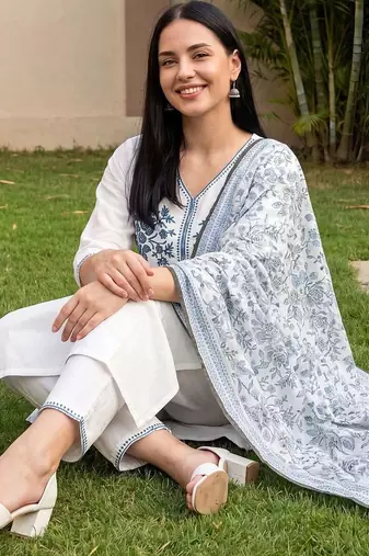 Women Ethnic Motifs Embroidered Regular Thread Work Pure Cotton Kurta with Trousers & With Dupatta