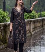 Women Floral Embroidered Regular Thread Work Kurta with Trousers