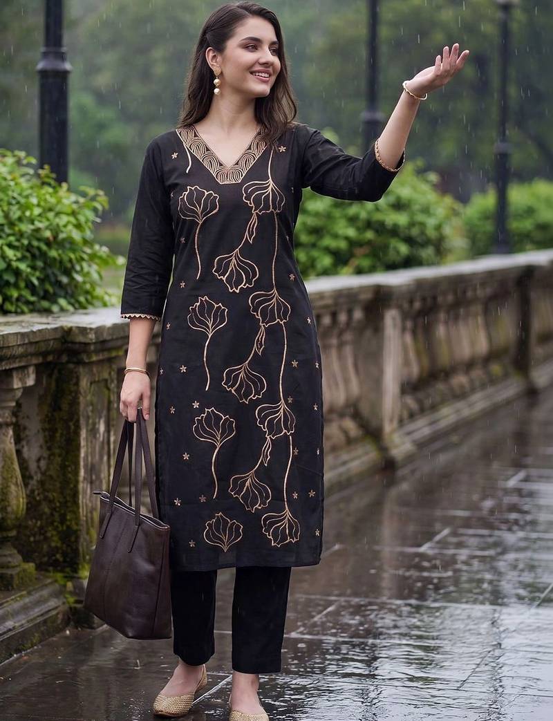 Women Floral Embroidered Regular Thread Work Kurta with Trousers