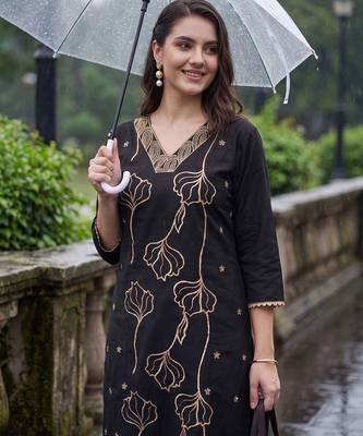 Women Floral Embroidered Regular Thread Work Kurta with Trousers 2