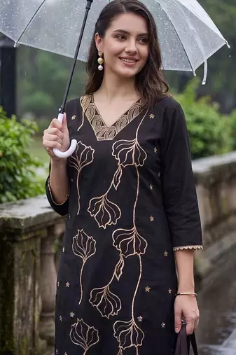 Women Floral Embroidered Regular Thread Work Kurta with Trousers