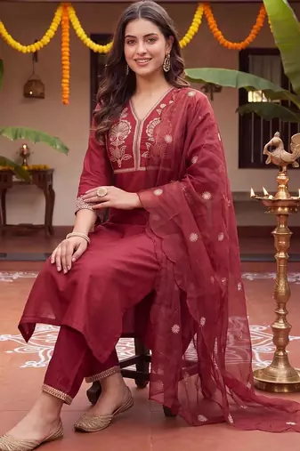 Women Ethnic Motifs Embroidered Regular Thread Work Kurta with Trousers & With Dupatta