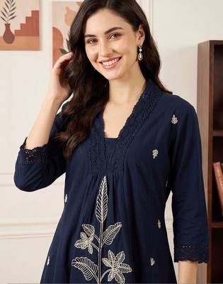 Women Ethnic Motifs Embroidered Empire Thread Work Kurta with Palazzos 2