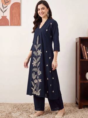 Women Ethnic Motifs Embroidered Empire Thread Work Kurta with Palazzos 3