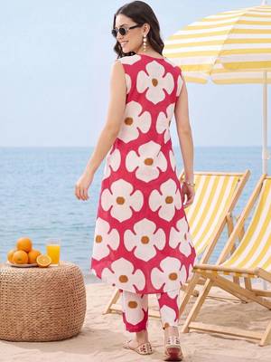 Women Floral Printed Regular Pure Cotton Kurta with Trousers 4