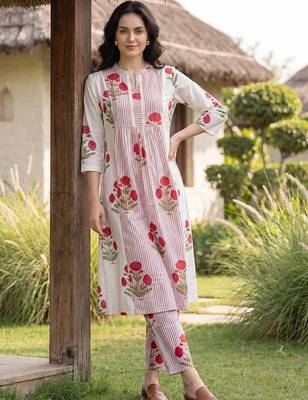 Women Floral Printed Empire Pure Cotton Kurta with Trousers 1