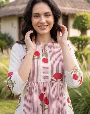 Women Floral Printed Empire Pure Cotton Kurta with Trousers 2