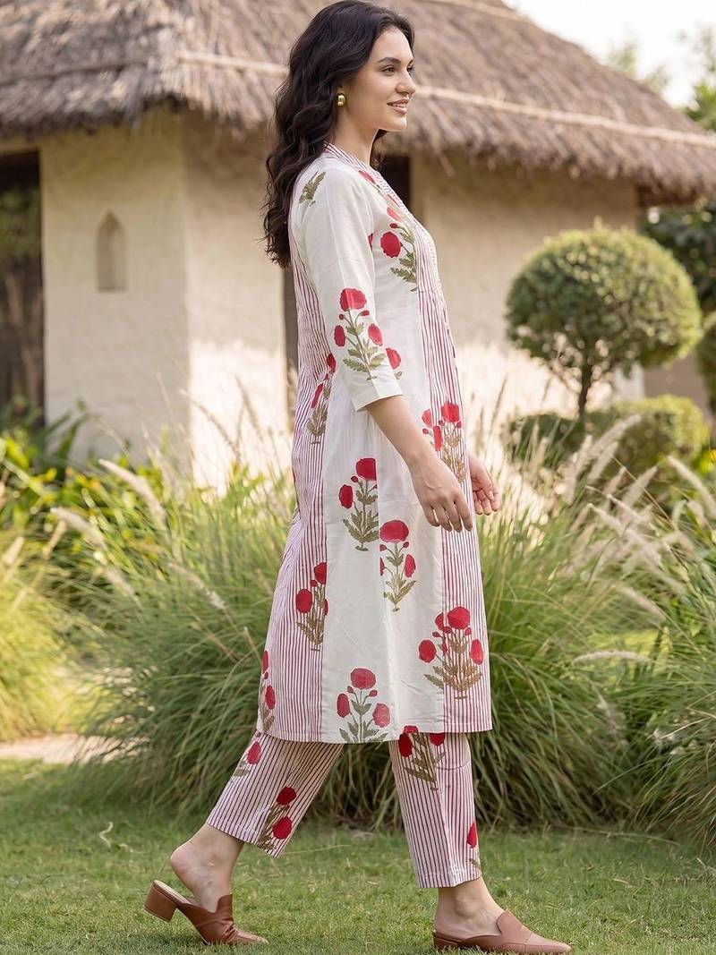 Women Floral Printed Empire Pure Cotton Kurta with Trousers