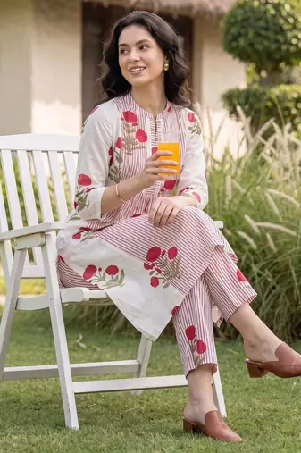 Women Floral Printed Empire Pure Cotton Kurta with Trousers