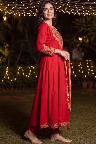 Women Ethnic Motifs Embroidered Regular Thread Work Kurta with Trousers & With Dupatta