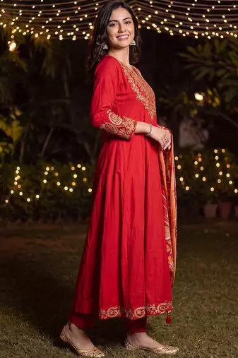 Women Ethnic Motifs Embroidered Regular Thread Work Kurta with Trousers & With Dupatta