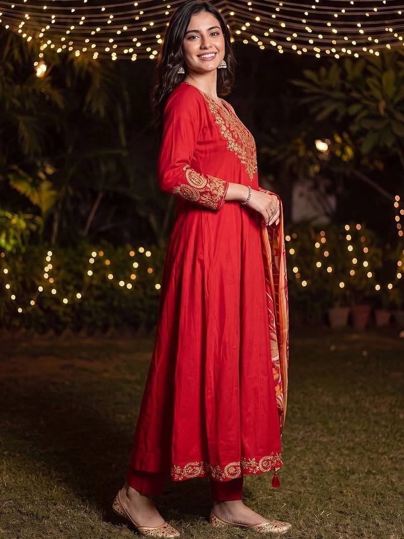 Women Ethnic Motifs Embroidered Regular Thread Work Kurta with Trousers & With Dupatta