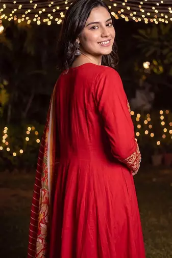 Women Ethnic Motifs Embroidered Regular Thread Work Kurta with Trousers & With Dupatta