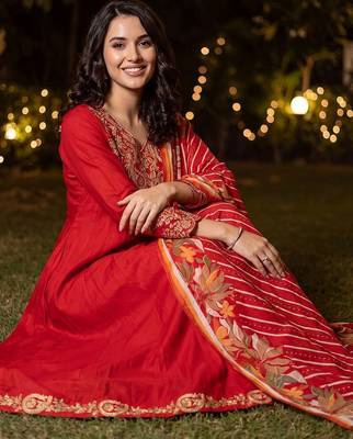 Women Ethnic Motifs Embroidered Regular Thread Work Kurta with Trousers & With Dupatta 5