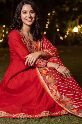 Women Ethnic Motifs Embroidered Regular Thread Work Kurta with Trousers & With Dupatta