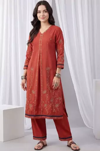 Women Floral Embroidered Regular Thread Work Kurta with Trousers