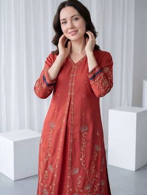 Women Floral Embroidered Regular Thread Work Kurta with Trousers 3