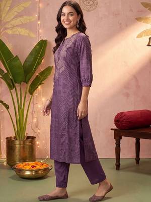 Women Ethnic Motifs Printed Regular Kurta with Trousers 3