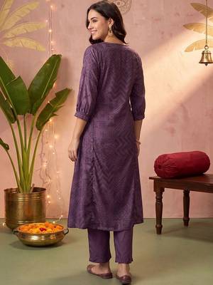 Women Ethnic Motifs Printed Regular Kurta with Trousers 4