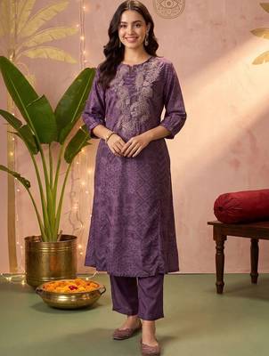 Women Ethnic Motifs Printed Regular Kurta with Trousers 6