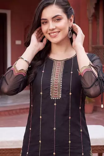 Women Floral Embroidered Regular Thread Work Kurta with Trousers & With Dupatta