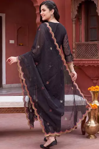 Women Floral Embroidered Regular Thread Work Kurta with Trousers & With Dupatta
