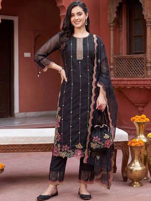 Women Floral Embroidered Regular Thread Work Kurta with Trousers & With Dupatta 6