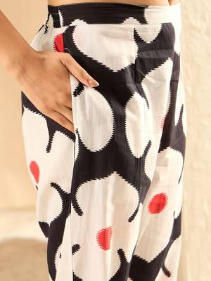Women Floral Printed Regular Pure Cotton Kurta with Trousers 2