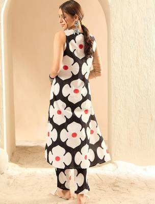 Women Floral Printed Regular Pure Cotton Kurta with Trousers 5