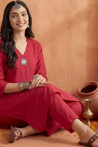 Women Regular Liva Kurta with Trousers