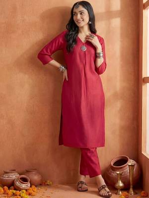 Women Regular Liva Kurta with Trousers 2