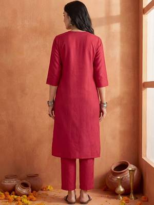 Women Regular Liva Kurta with Trousers 5
