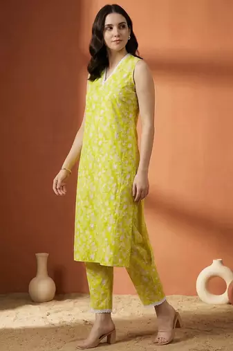 Women Floral Printed Regular Pure Cotton Kurta with Trousers