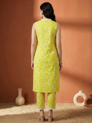 Women Floral Printed Regular Pure Cotton Kurta with Trousers 4