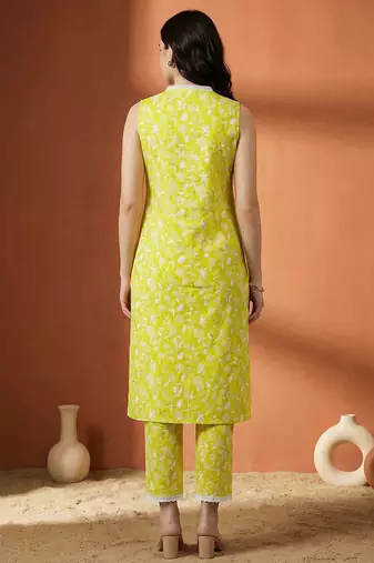 Women Floral Printed Regular Pure Cotton Kurta with Trousers