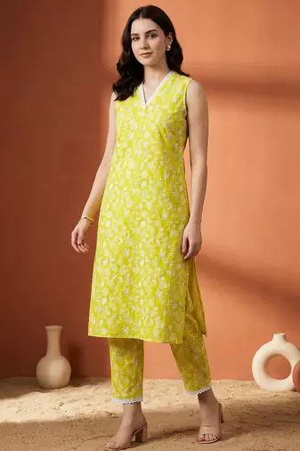Women Floral Printed Regular Pure Cotton Kurta with Trousers